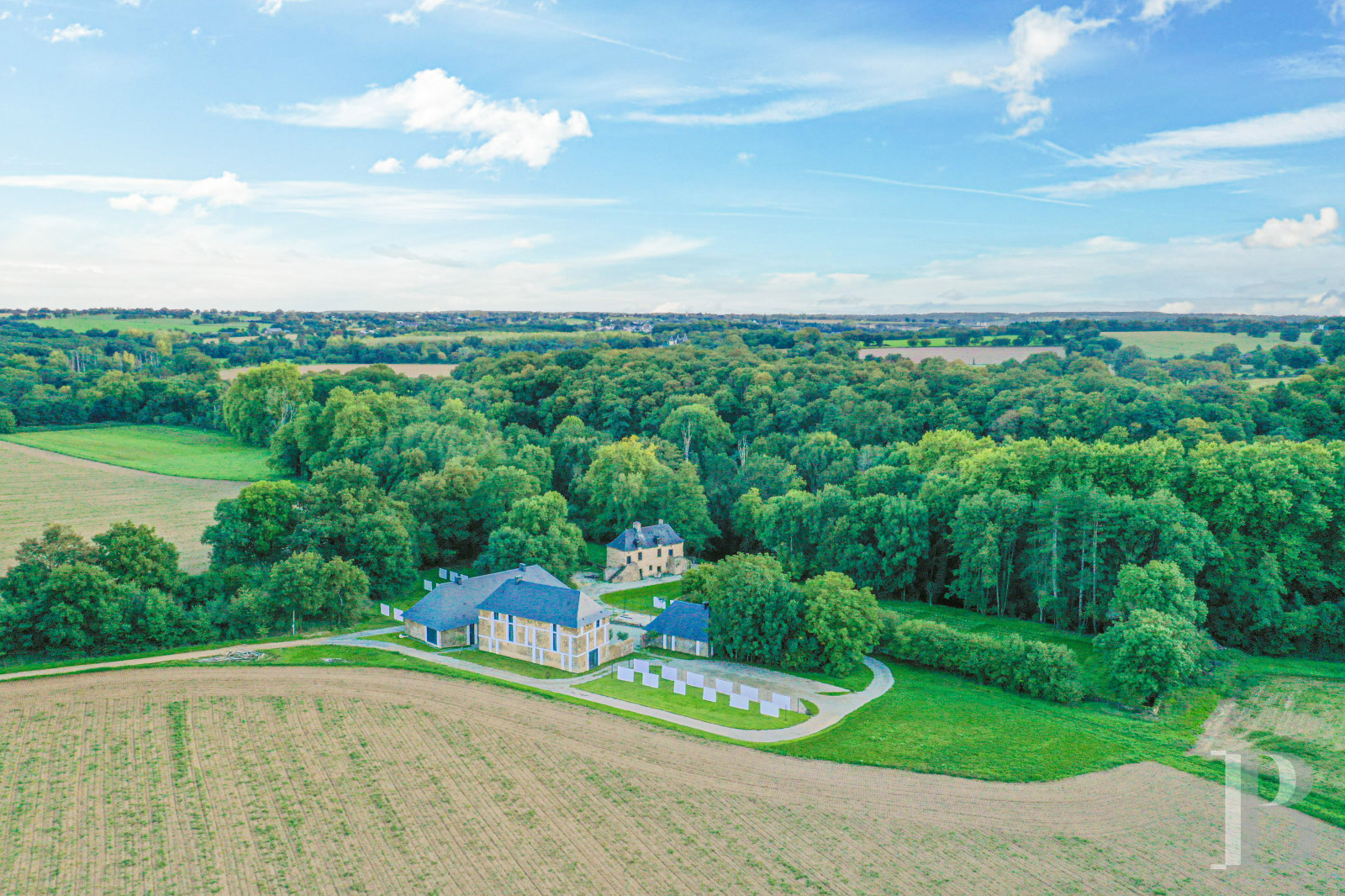 En Mayenne, au sud de Laval, un ancien établissement de blanchissage dans un domaine de 180 hectares - photo  n°25